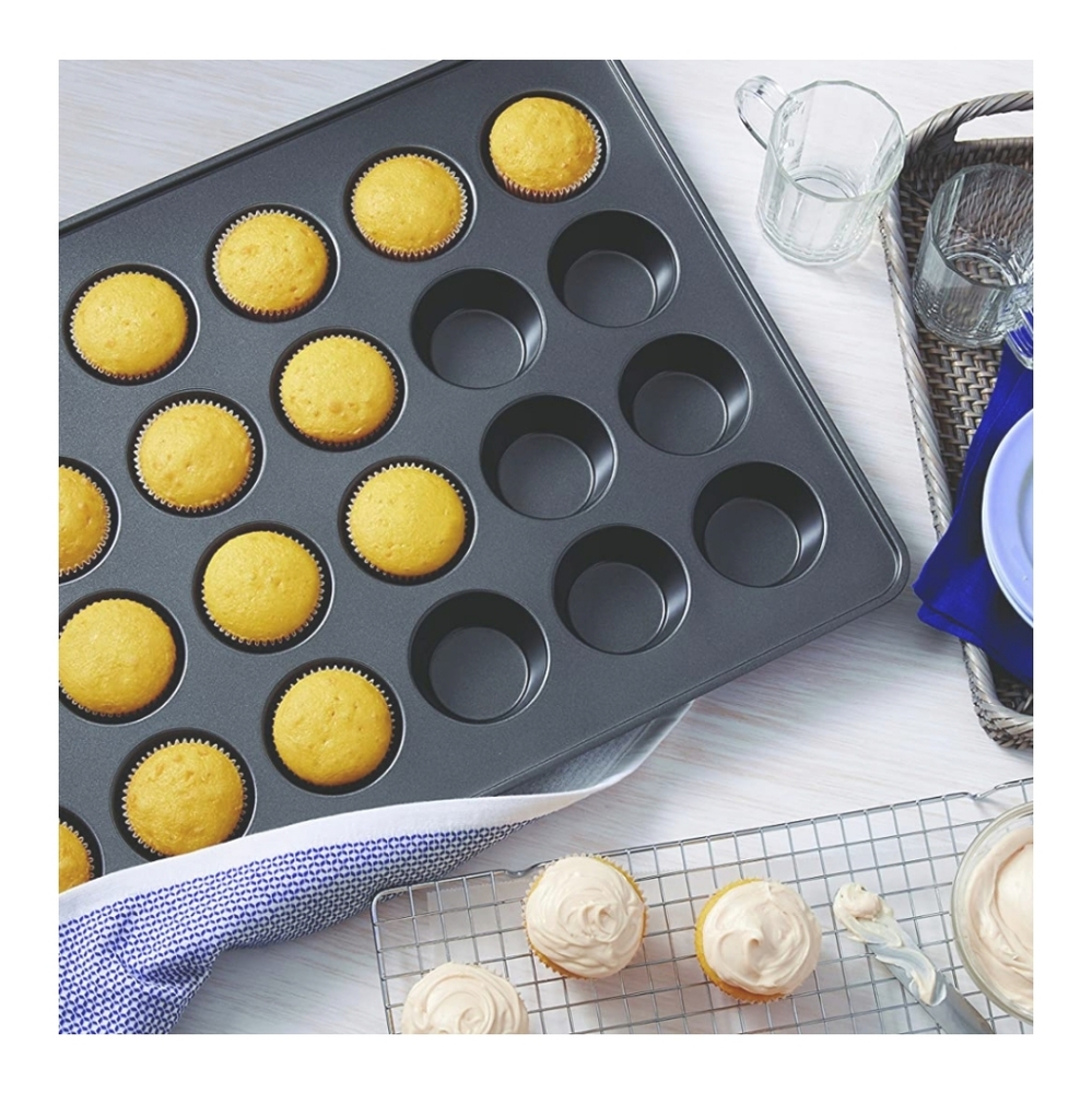 Wilson Premium Non-Stick 24-Cup Baking Pan